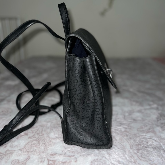 Guess backpack - Picture 2 of 3